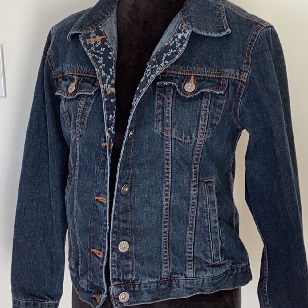 Eddie Bauer dark wash denim blue jean jacket. Women’s size small - Picture 2 of 16